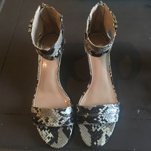 Nine West size 8, short heel shoes