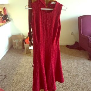 Fitted dress in wine