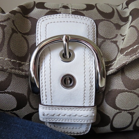 Signature Coach - Picture 2 of 4