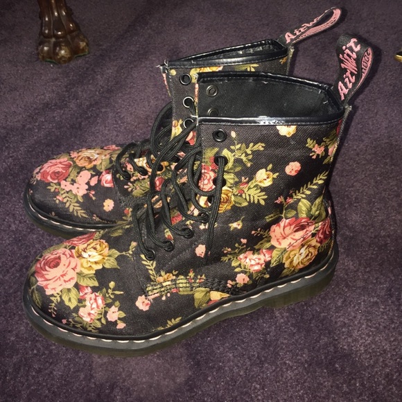Flower Doc martens!