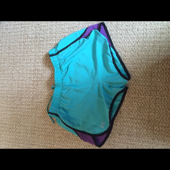 UNDER ARMOUR FREE RUNNING SHORTS