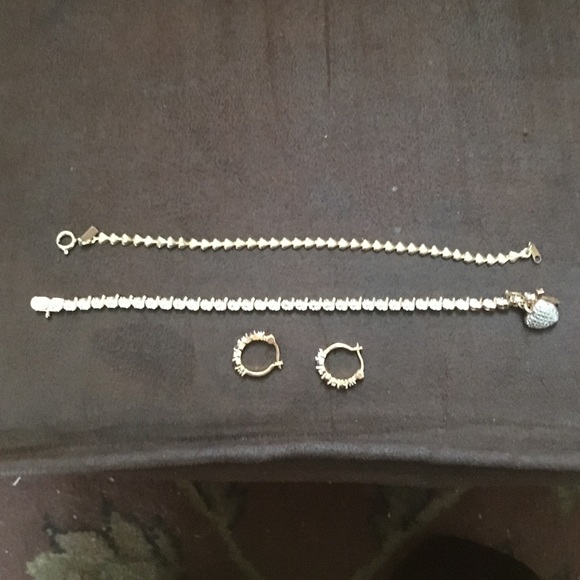 WANT GONE!!!SALE🎉🎉3 piece jewelry set