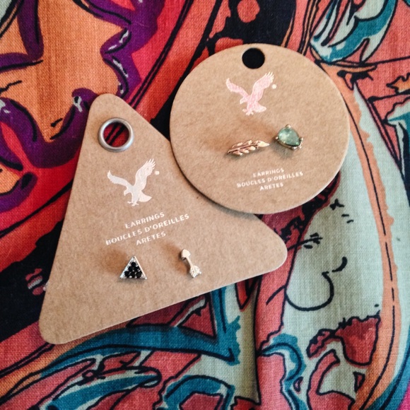 2 pairs of AEO stud mismatch earrings