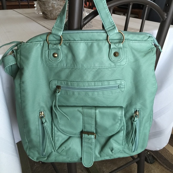 🎀 Large Roomy Shoulder Bag. Very Cute! 🎀