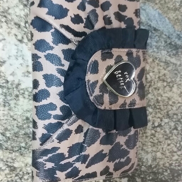 Betsy Johnson Cheetah Print Wallet - Picture 3 of 4