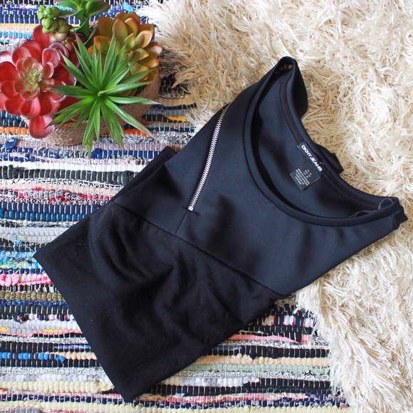 🆕 NWT DKNY Jeans Asymmetrical Sweater ✨ - Picture 1 of 3
