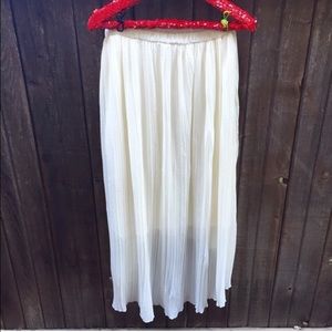 Velvet Heart Skirts - Cream Pleated Midi Skirt Size Large Velvet Heart Skirts - Cream Pleated Midi Skirt Size Large