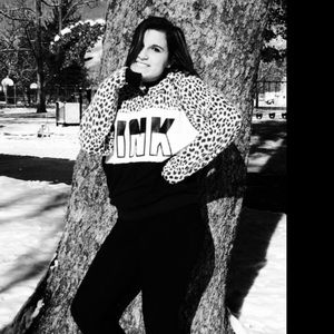 Meet your Posher, Rhea