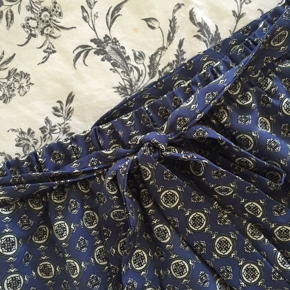 PRINTED SHORTS - Picture 2 of 3