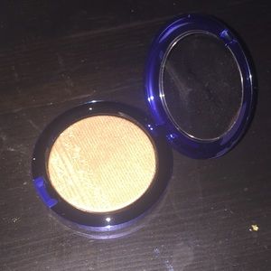 Limited edition oh darling Mac cosmetics highlight