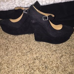 Black Wedges