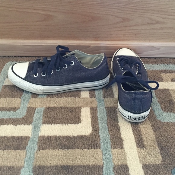 Navy blue converse