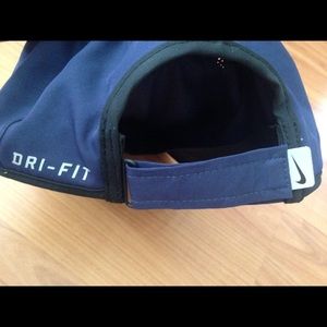 Nike dri fit featherlight hat