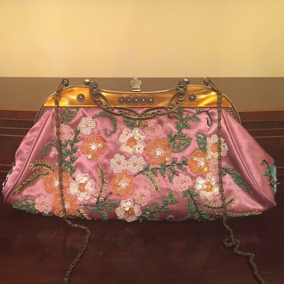 Beautiful beaded purse/clutch. Never been used - Picture 1 of 4