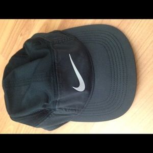 Nike hat dri fit featherlight