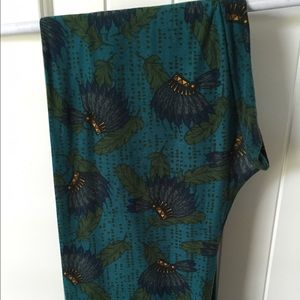 Lularoe TC dream catcher leggings.