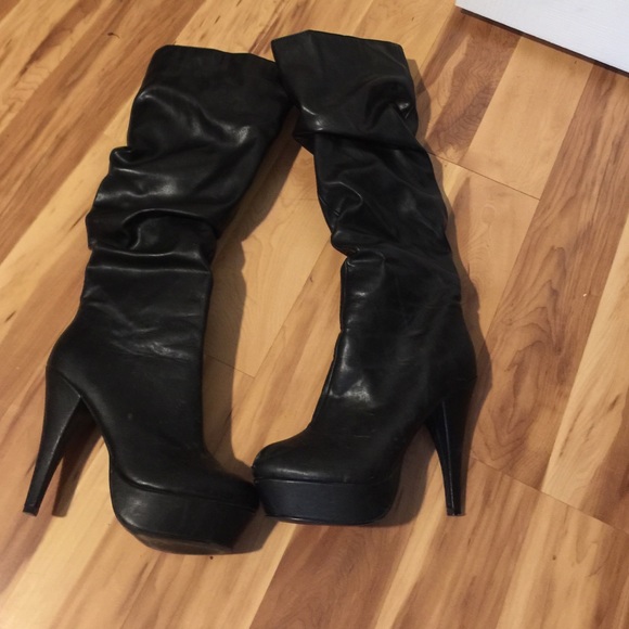 High heel black boots