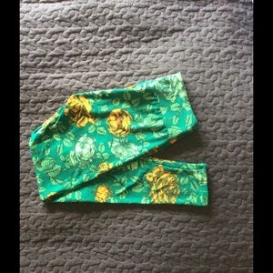 PRICE REDUCED 🦄Alert - LULAROE ROSES LEGGINGS OS