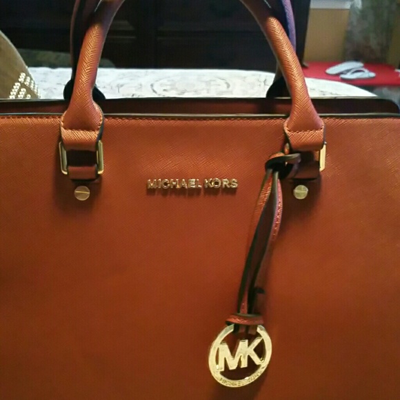 Michael kors Authentic leather bag.