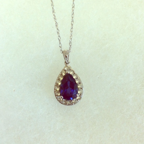 Pear-shaped Blue Sapphire Necklace