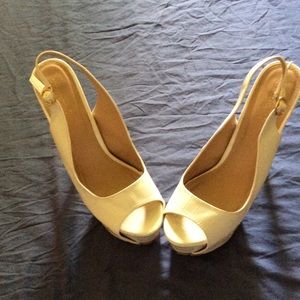 ShoeDazzle white stilettos 6" heel