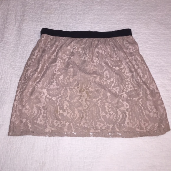 Loft Blush lace skirt with elastic waist band.