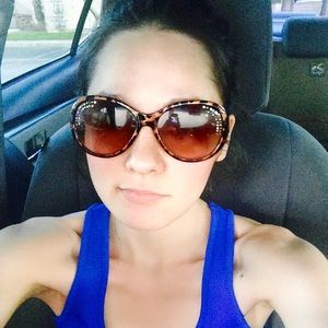 Meet your Posher, Pauline