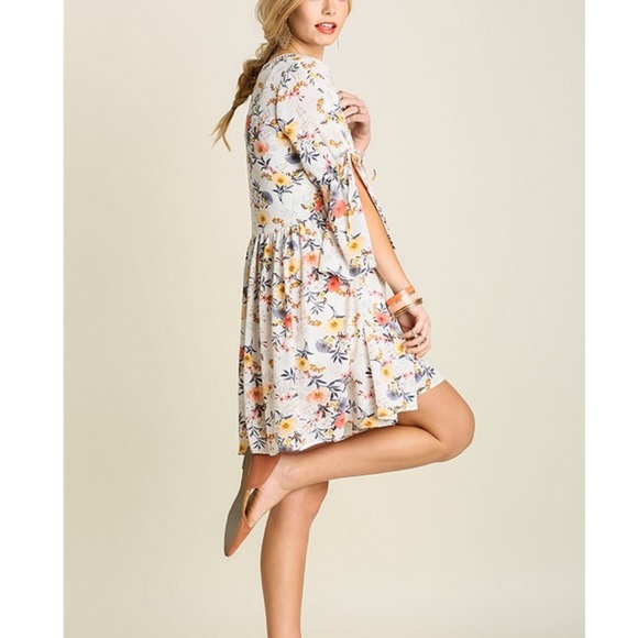 🆕TAYLOR floral v neck dress - OFF WHITE - Picture 2 of 3