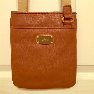 Lowering price❣Michael Kors Leather Crossbody