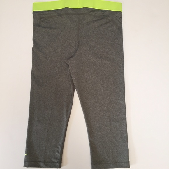 Nike XL women dri-fit workout compression capris - Picture 3 of 4
