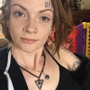 Meet your Posher, Leah