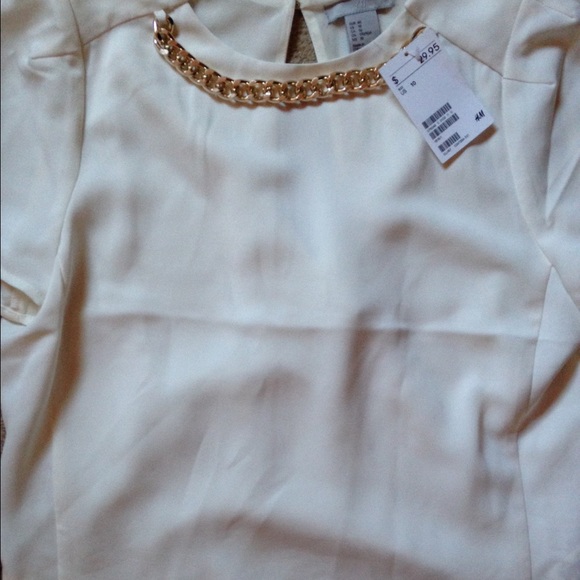 New H&M Ivory Dressy Blouse Top with Chain Size10