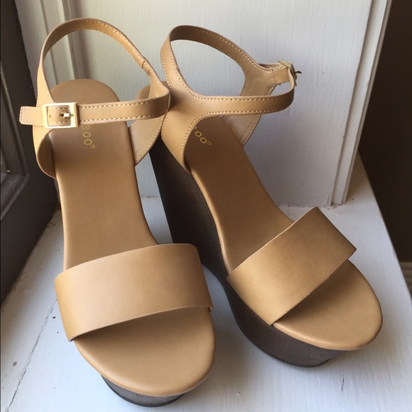 Nude wedges