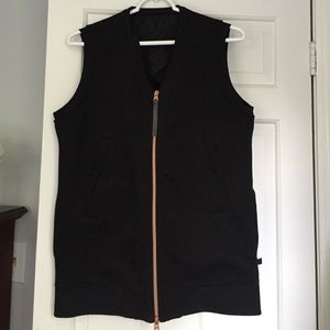 RARE lululemon black departure vest