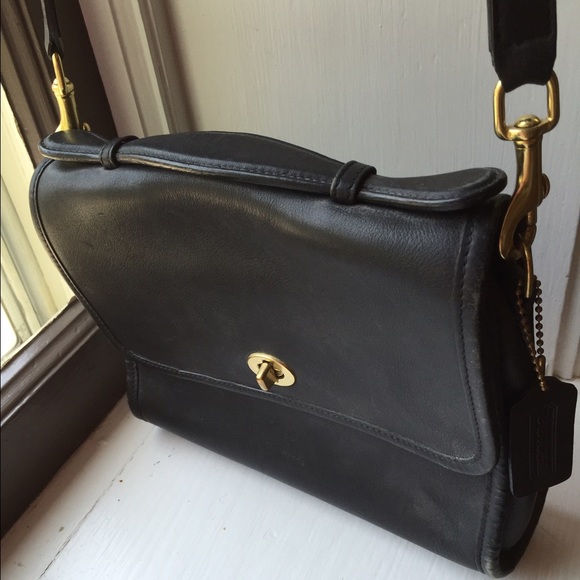 Vintage Authentic Coach crossbody bag
