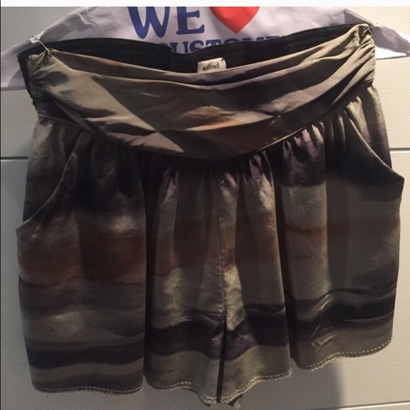 SOLD silk Wilfred Free silk shorts! High waisted - Picture 2 of 4