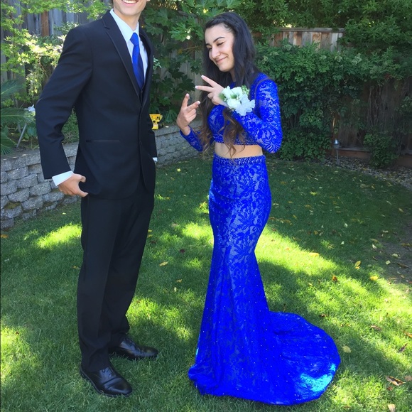 Beautiful royal blue two piece gown. - Picture 2 of 4