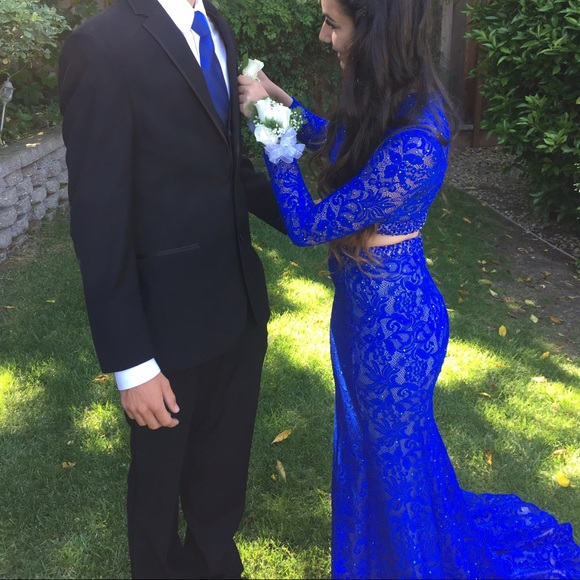 Beautiful royal blue two piece gown. - Picture 3 of 4