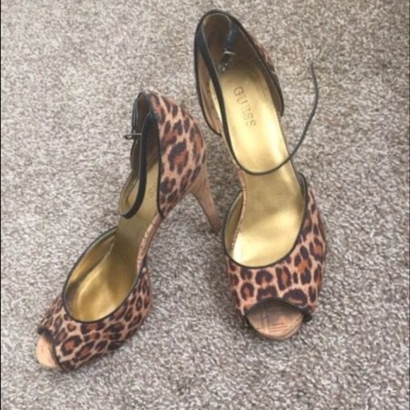 Guess size 7 - Picture 2 of 2