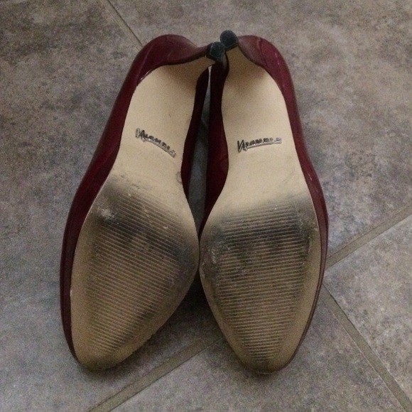 Heels - Picture 3 of 3