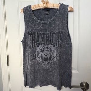 Vintage-looking Gray Muscle Tee!