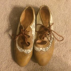 Tan & Lace Oxfords