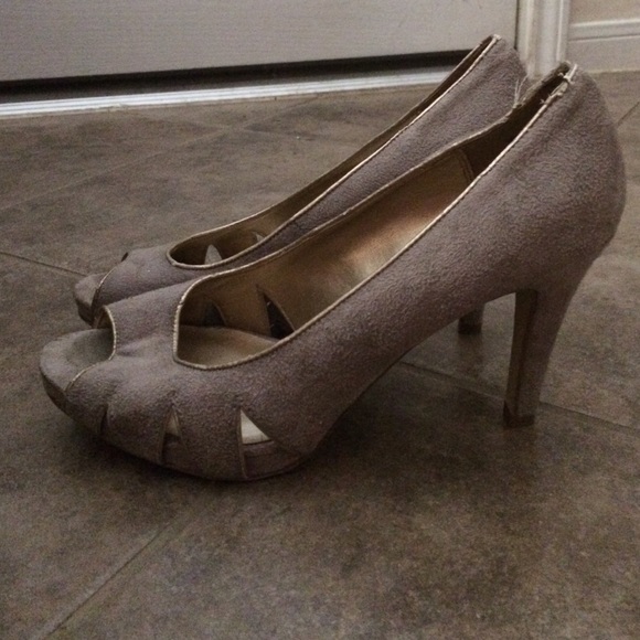 Heels - Picture 2 of 3