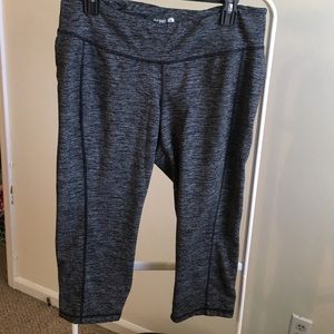 Activewear cropped bottoms