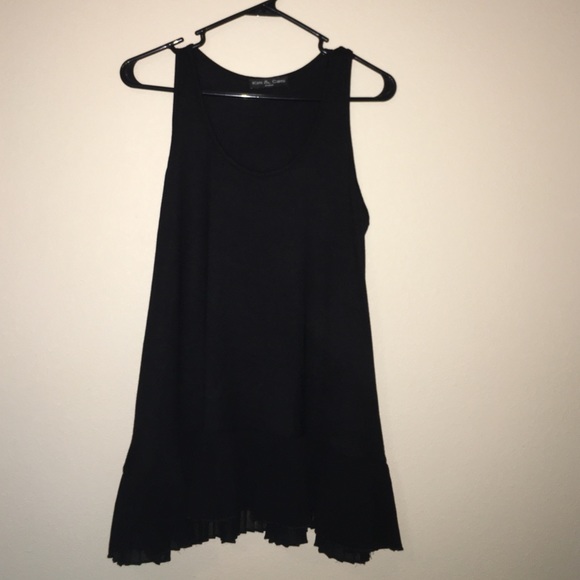 Cute tank top with ruffle at the bottom