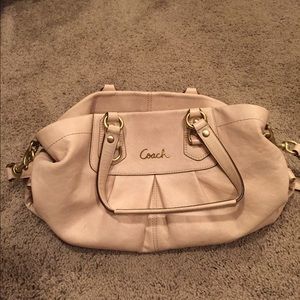 Beautiful cream coach bag💗