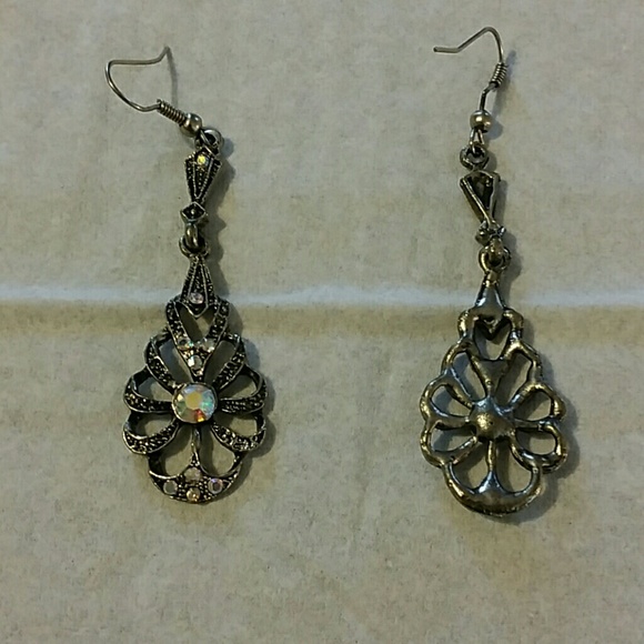 Earings - Picture 2 of 4