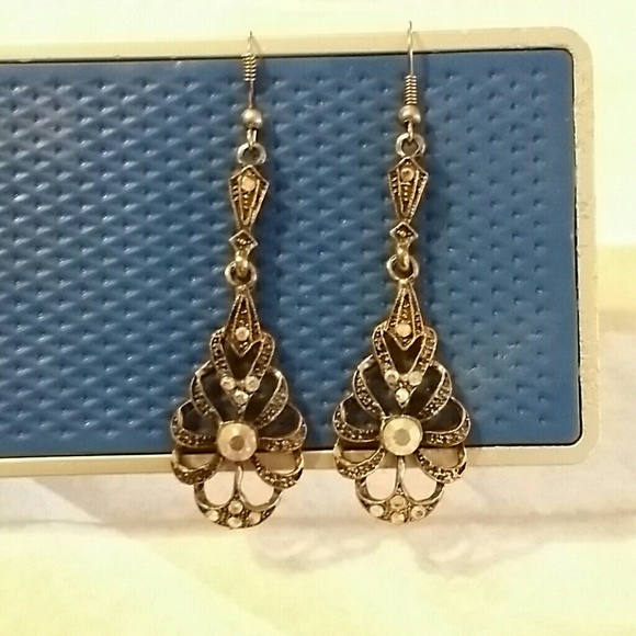 Earings - Picture 3 of 4