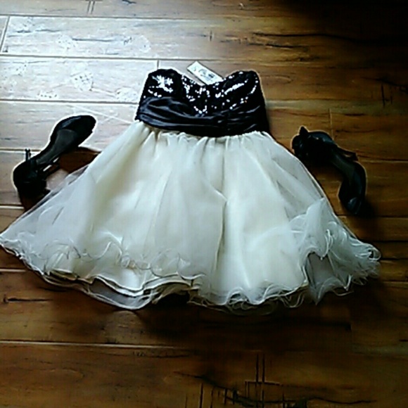 Speechless Dresses & Skirts - Speechless size 9 strapless dress