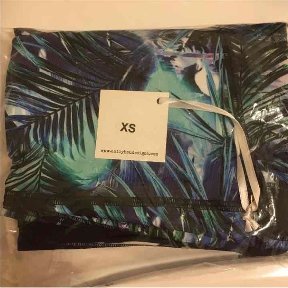 🌟HP🌟Emily Hsu Capri 4-way stretch wear high/fold - Picture 5 of 5